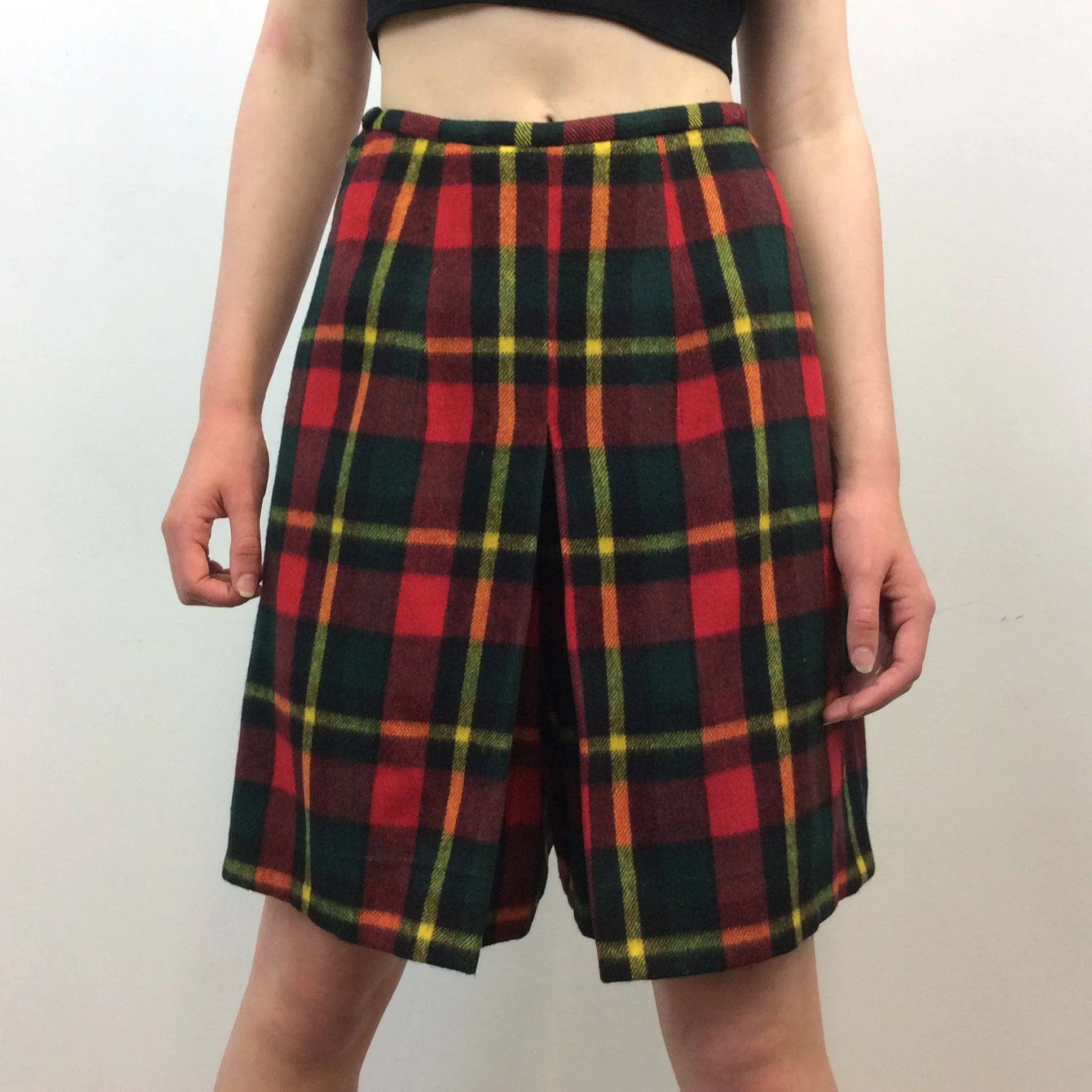 1970s High-Waisted Knee-Length Wool Plaid Skort Small