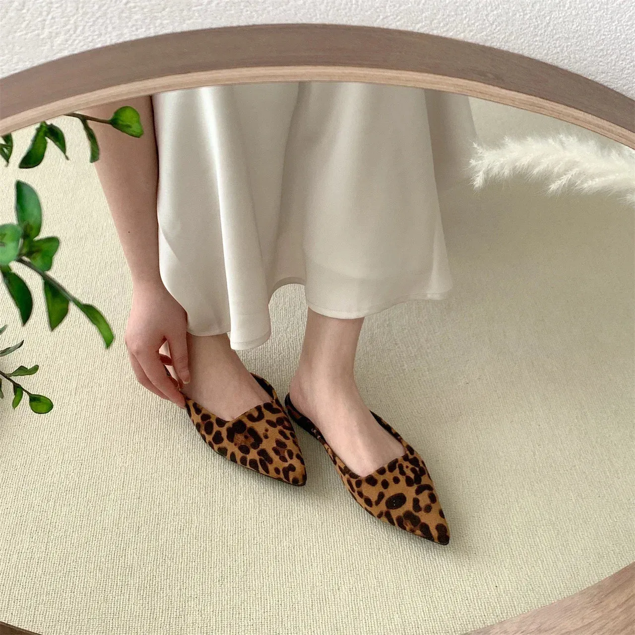 Amozae-Women Slippers Pointed Toe Leopard Design Shallow Slip on Thin Low Heels Black Flock Design Casual Mules Loafers Black Outdoor