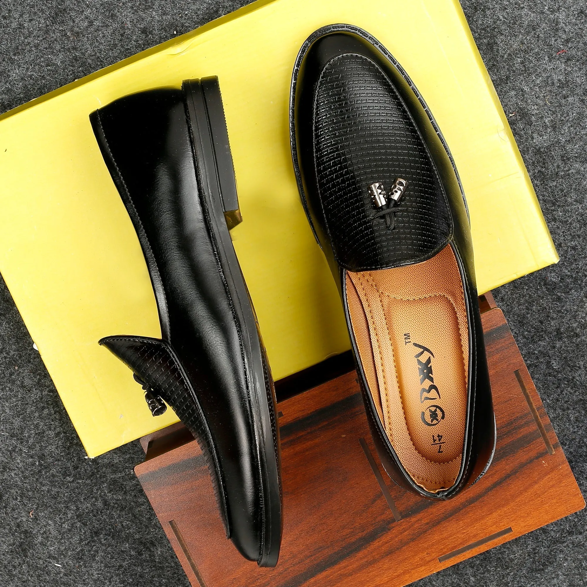 Bxxy's Men's Classic Formal Moccasins