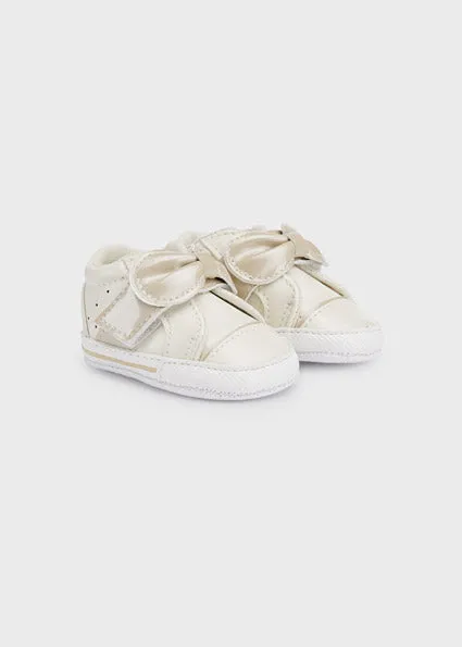 Cream Infant Girls Bow Velcro Sneakers - Select Size