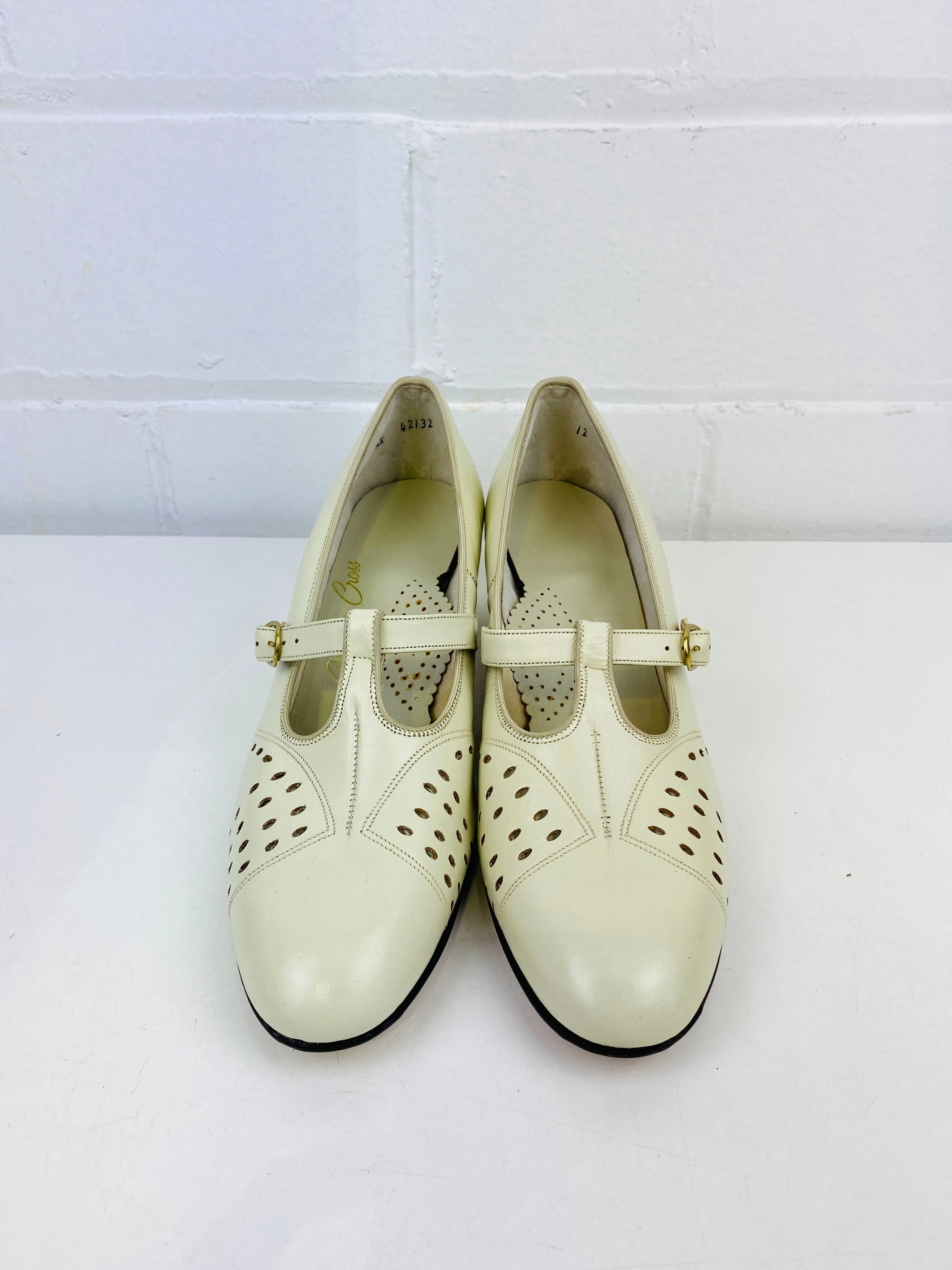 Vintage Deadstock Shoes, Women's 1980s Beige Leather Cuban Heel T-Strap Pumps, NOS, 7869