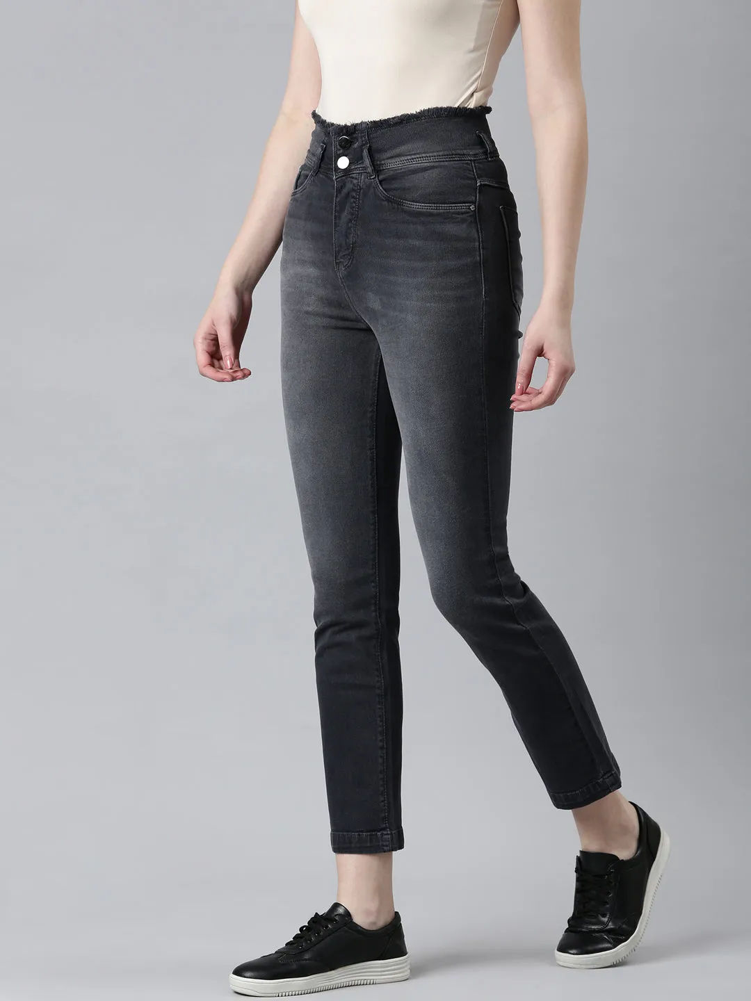 Women Black Solid Straight Fit Denim Jeans